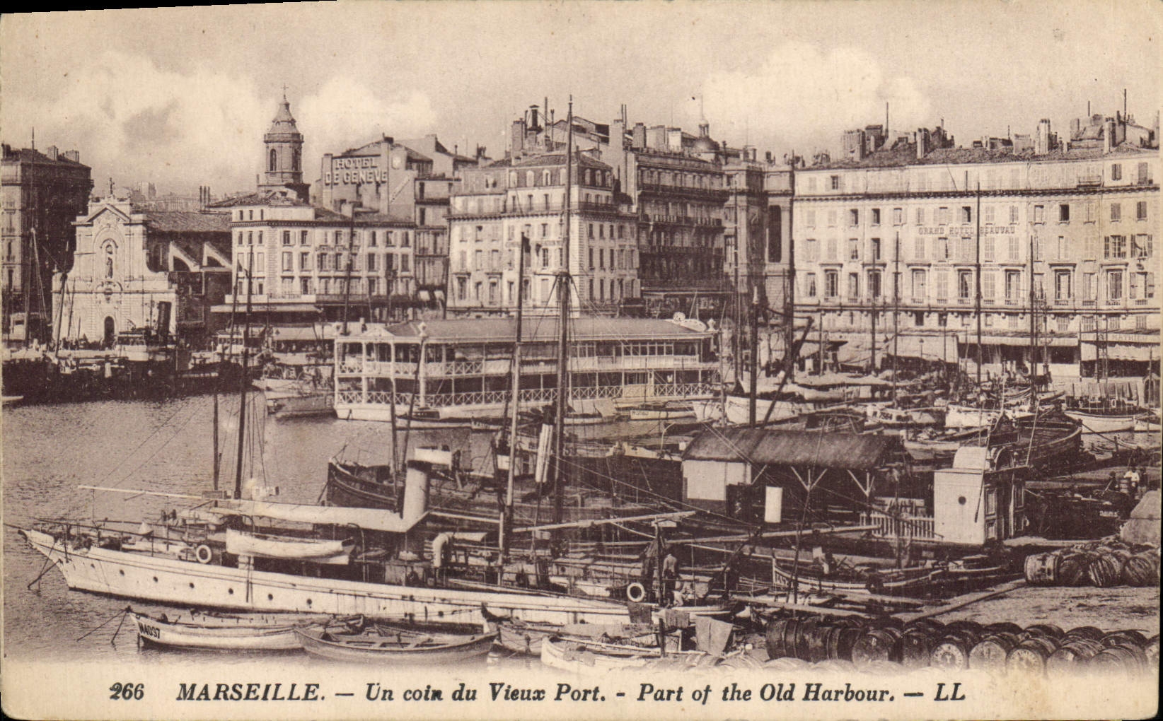 CPA Marseille Un coin du Vieux Port 