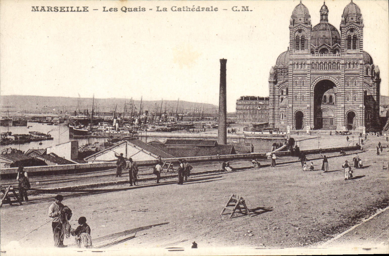 CPA Marseille Les Quais La Cathedrale 