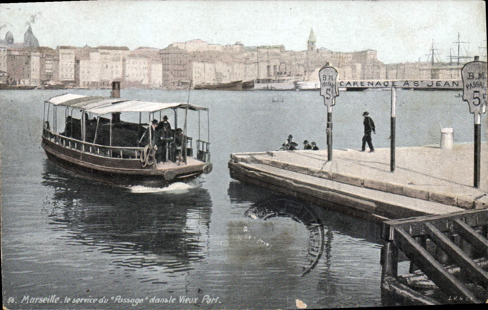 CPA Marseille les service au Passage dans le Vieux Port 
