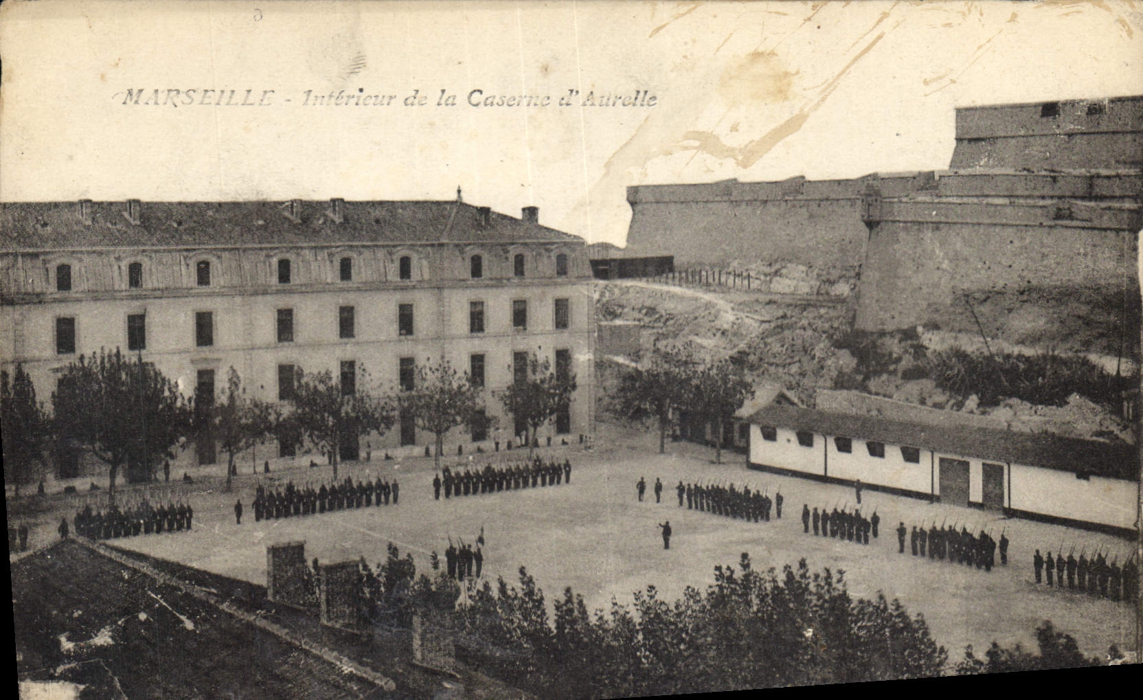 CPA Marseille Interieur de la Caserne Aurelle 