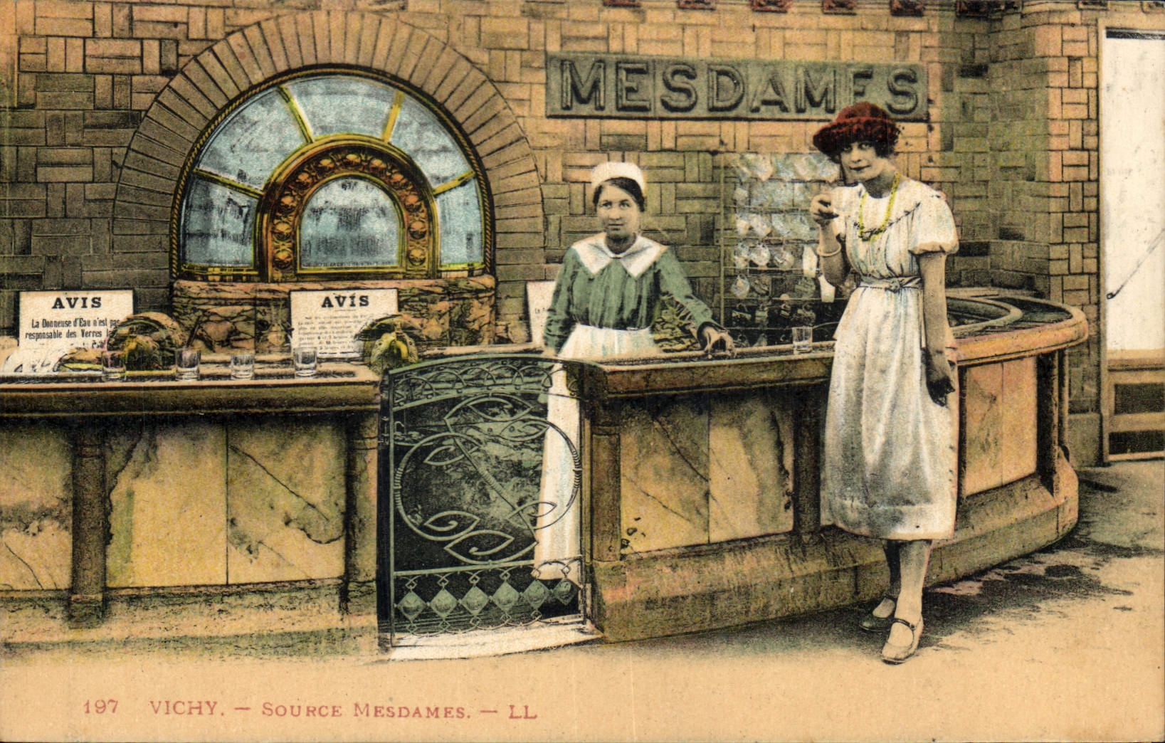 CPA Vichy Source Mesdames 