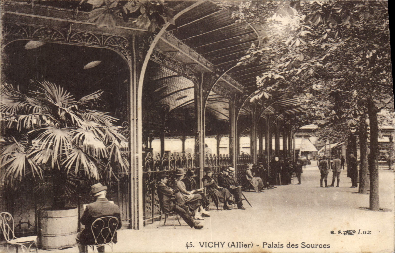 CPA Vichy Allier Palais des Sources 