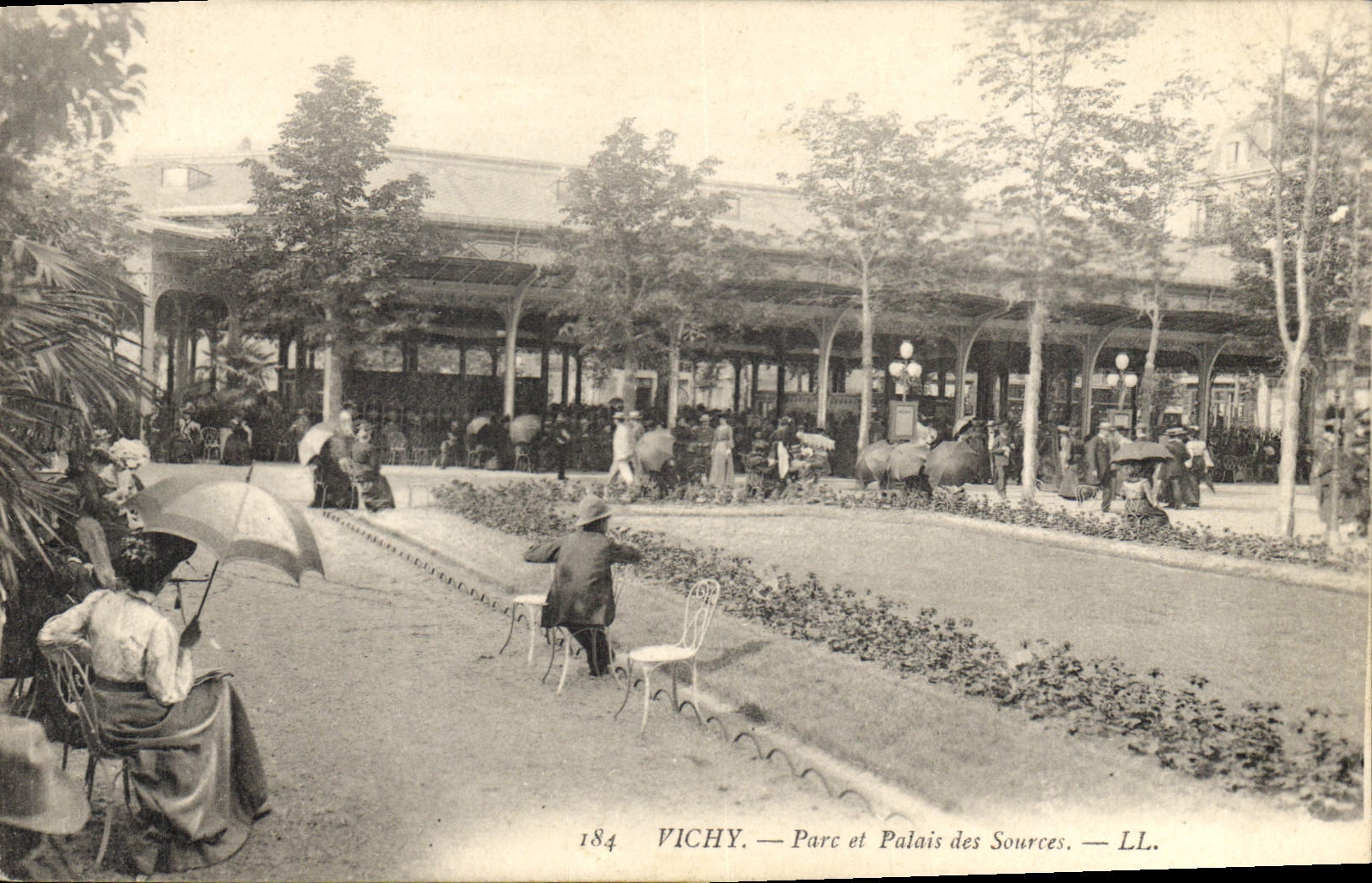 CPA Vichy Parc et Palais des Sources 