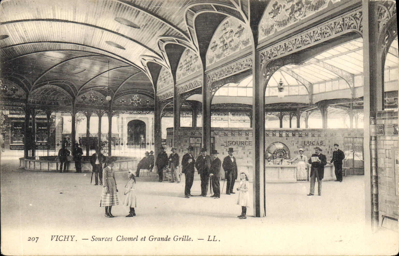 CPA Vichy Sources et Grande Grille 