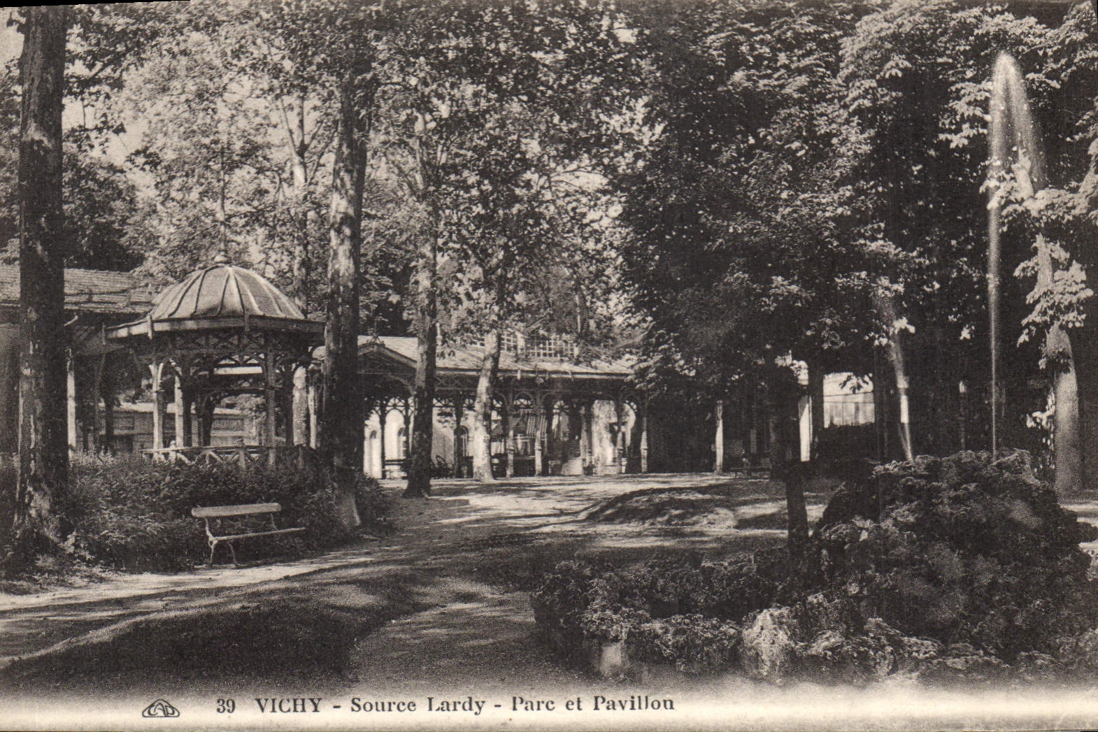 CPA Vichy Source Lardy Parc et Pavillon 