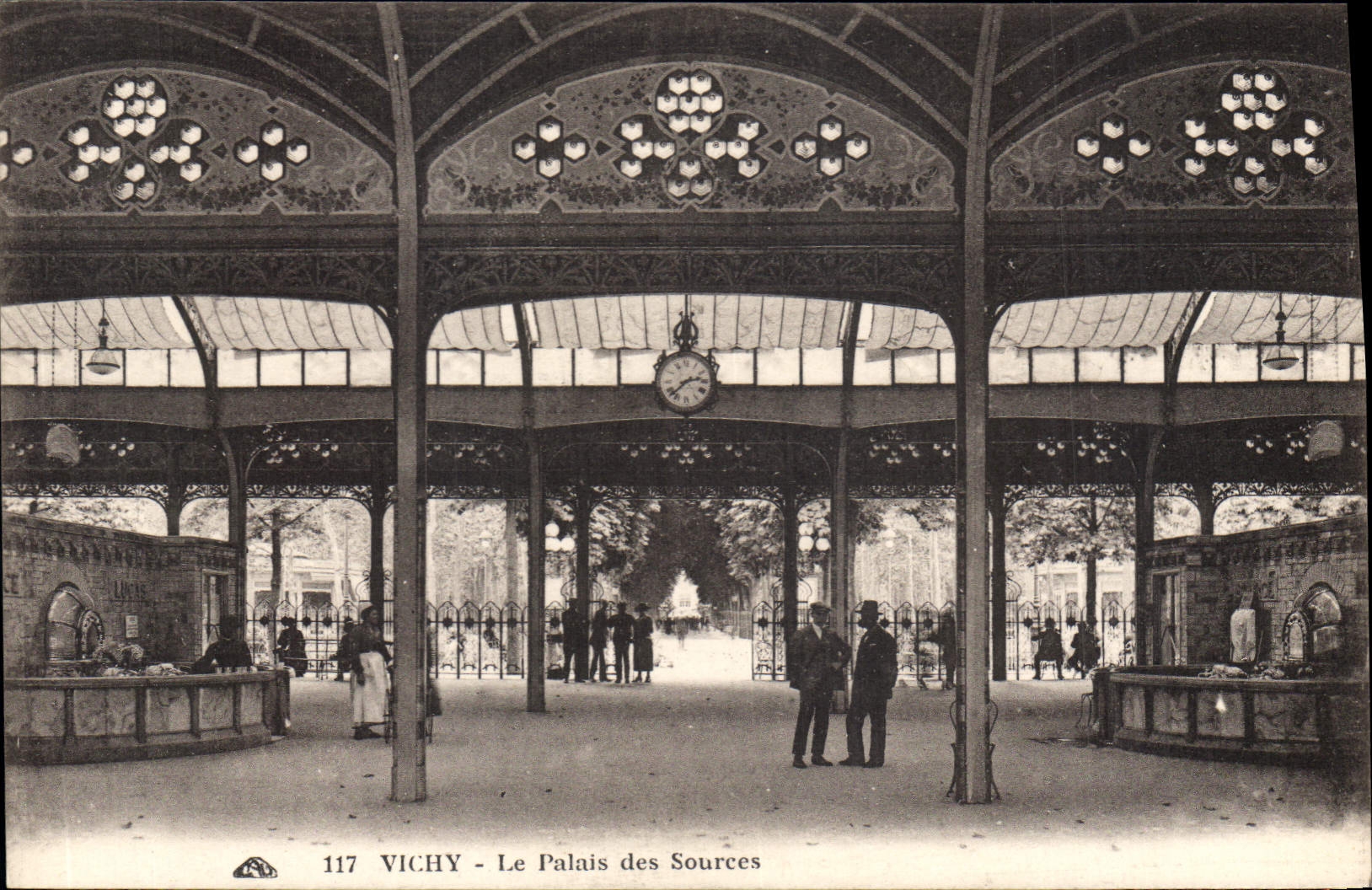 CPA Vichy Le Palais des Sources 