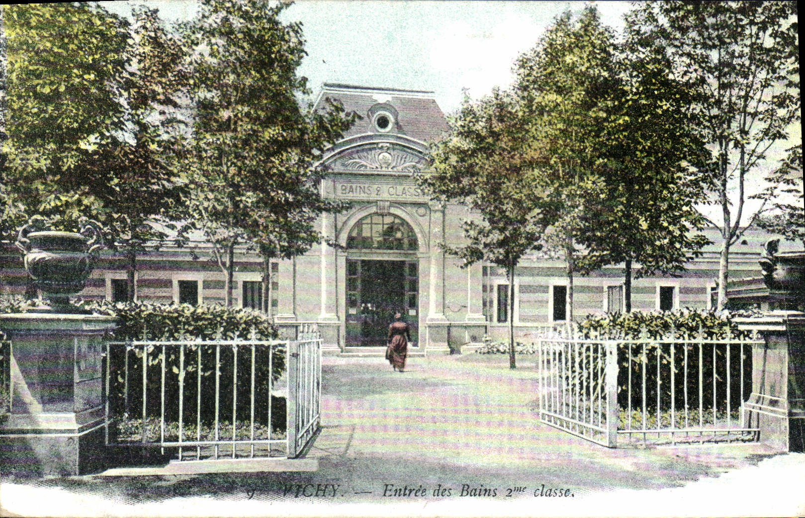 CPA Vichy Entree des Bains 