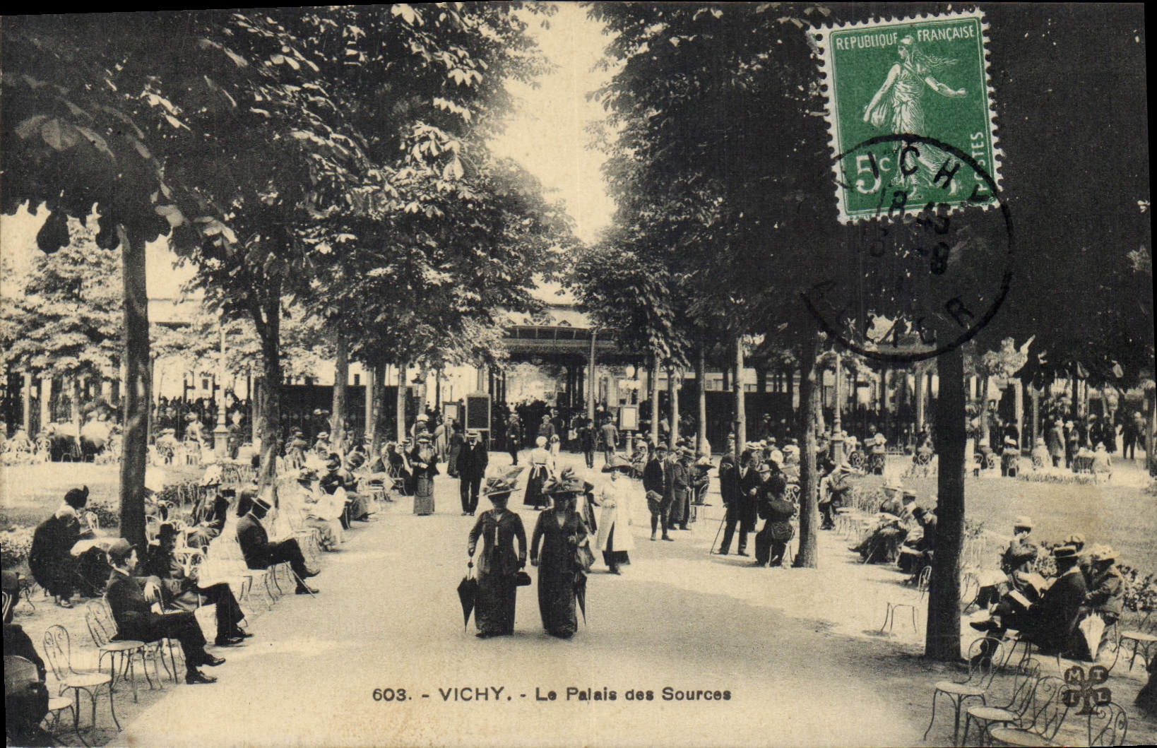 CPA Vichy Le Palais des Sources 