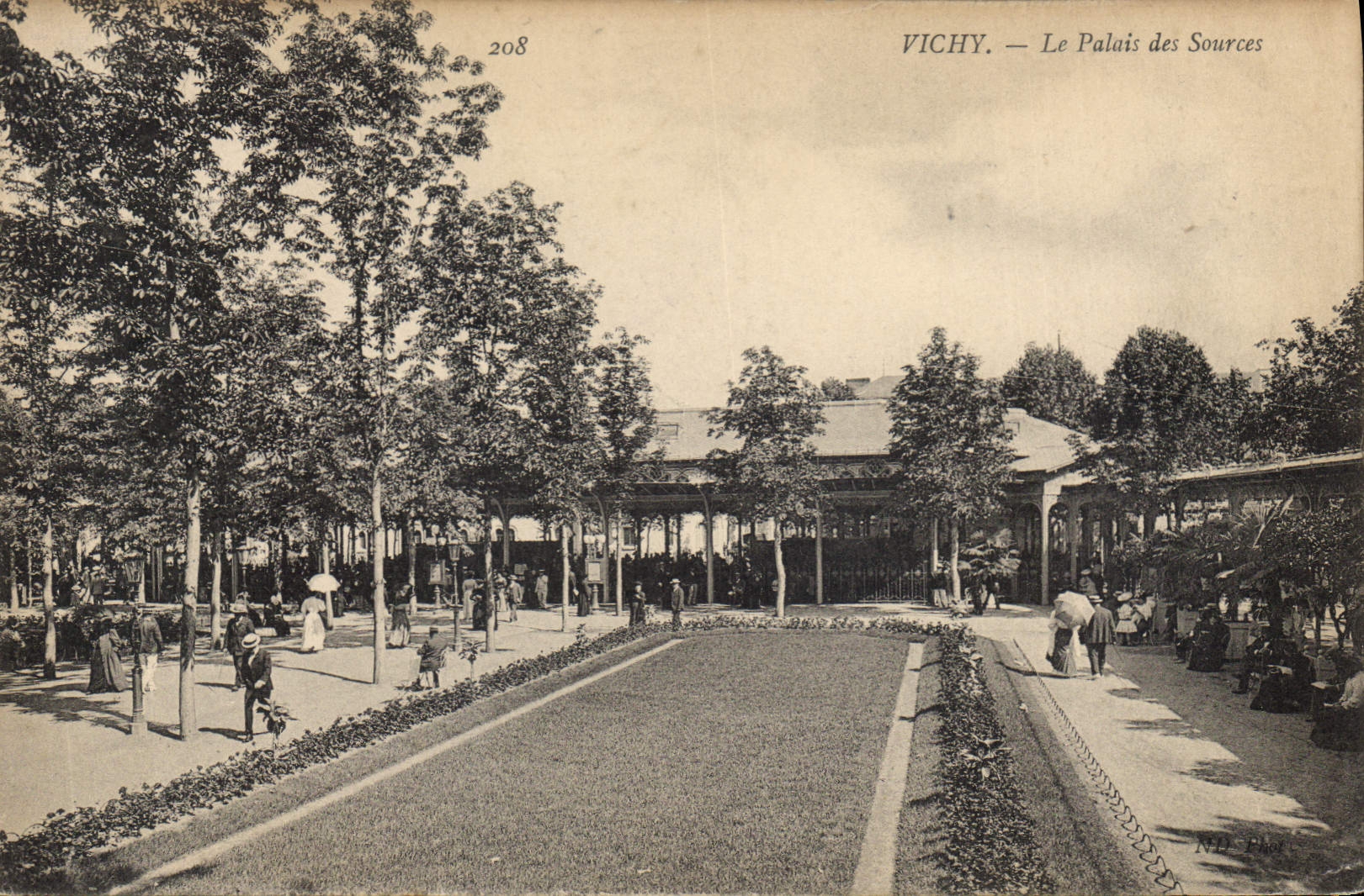 CPA Vichy Le Palais des Sources 