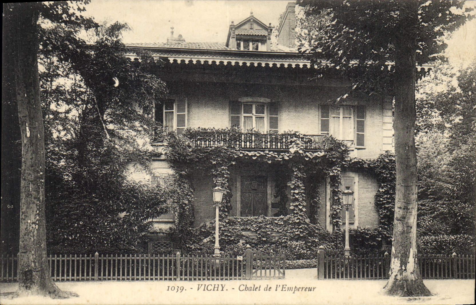 CPA Vichy Chalet de l'Empereur 