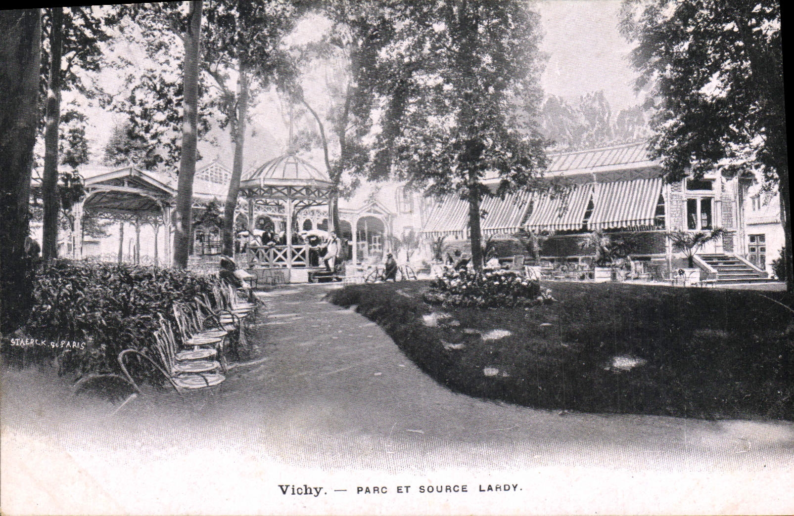 CPA Vichy Parc et Source Lardy 