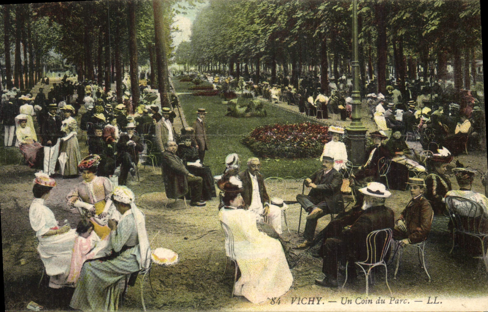 CPA Vichy Un Coin du Parc 
