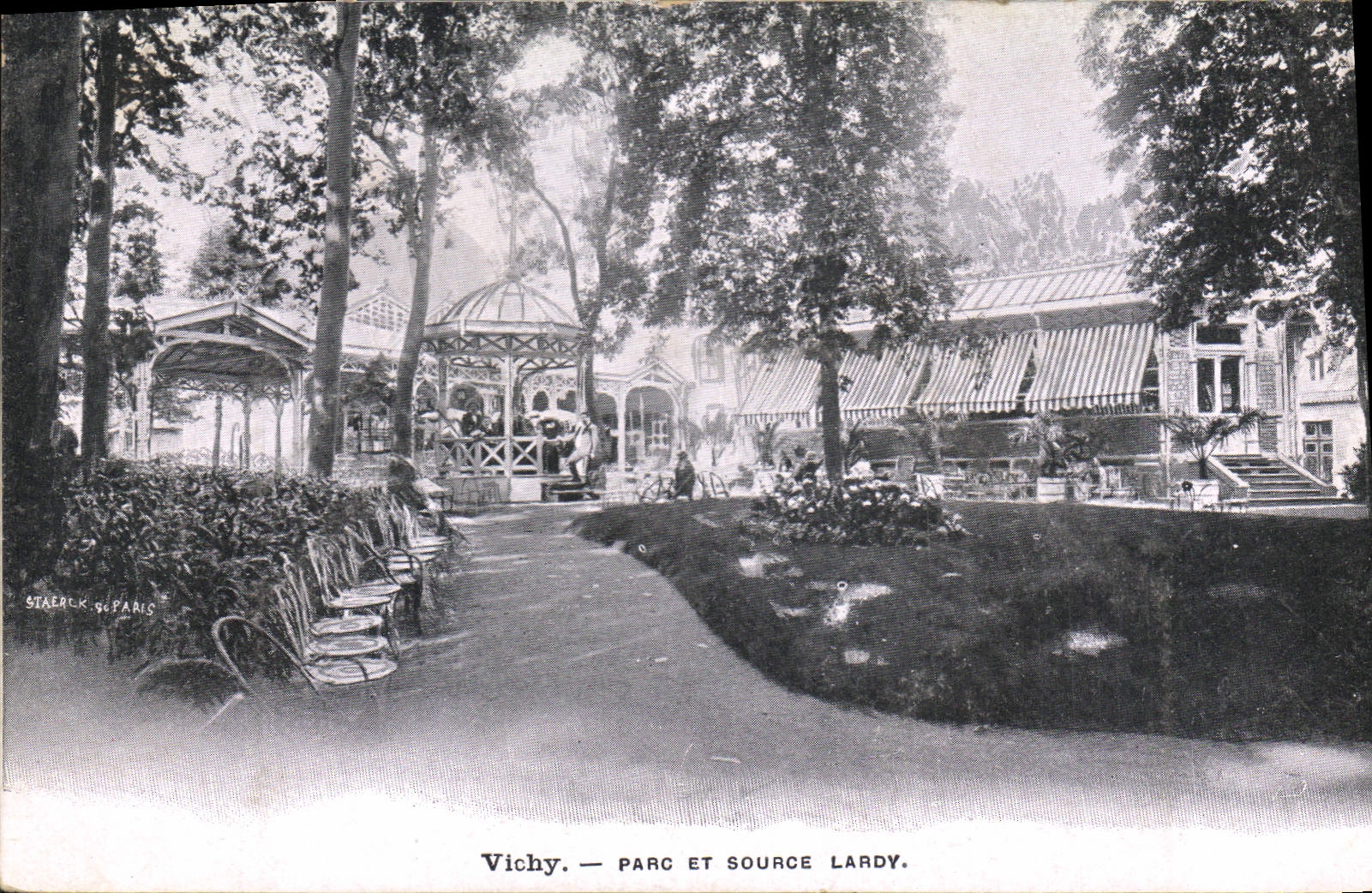 CPA Vichy Parc et Source Lardy 