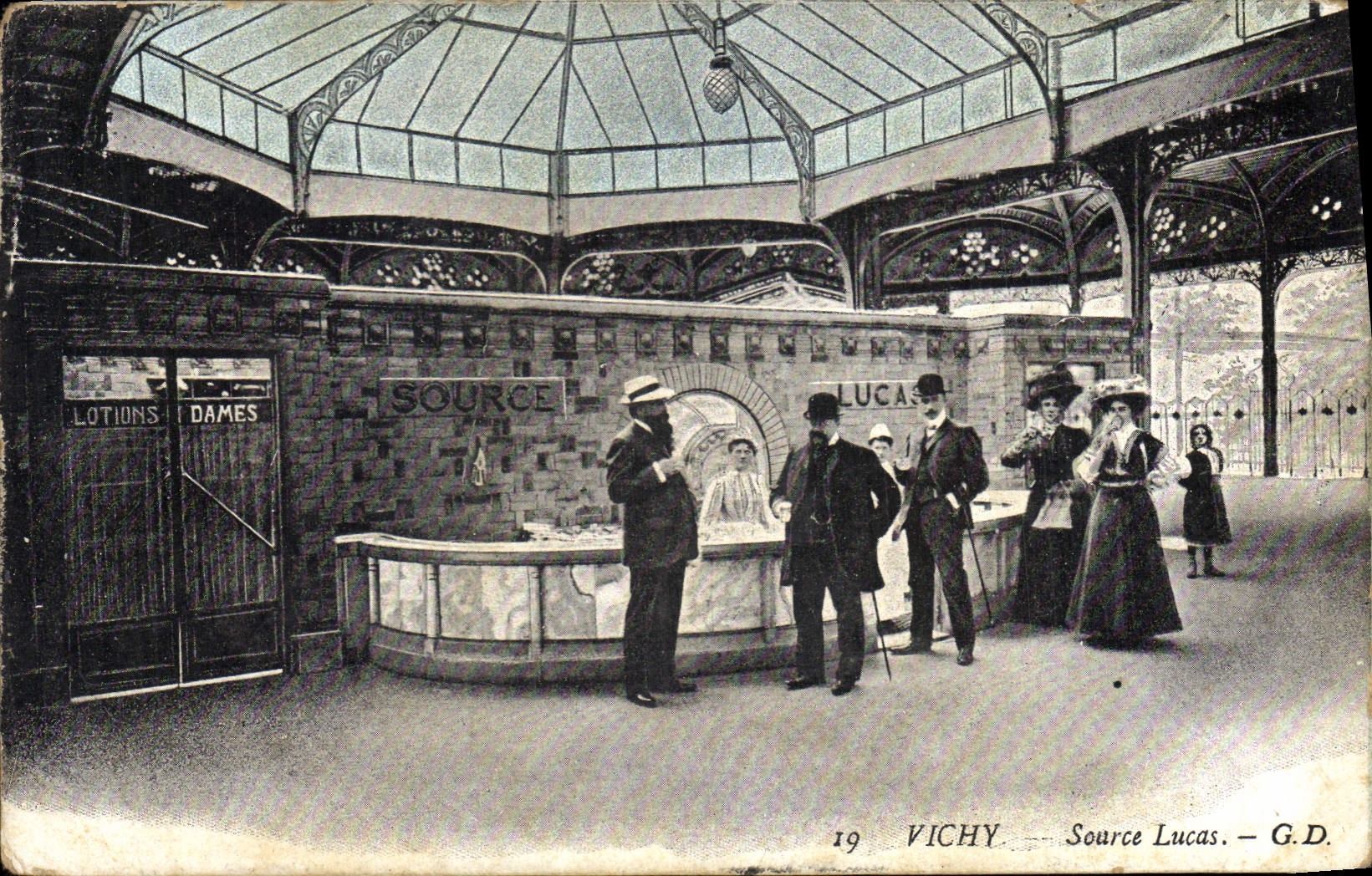 CPA Vichy Source Lucas 