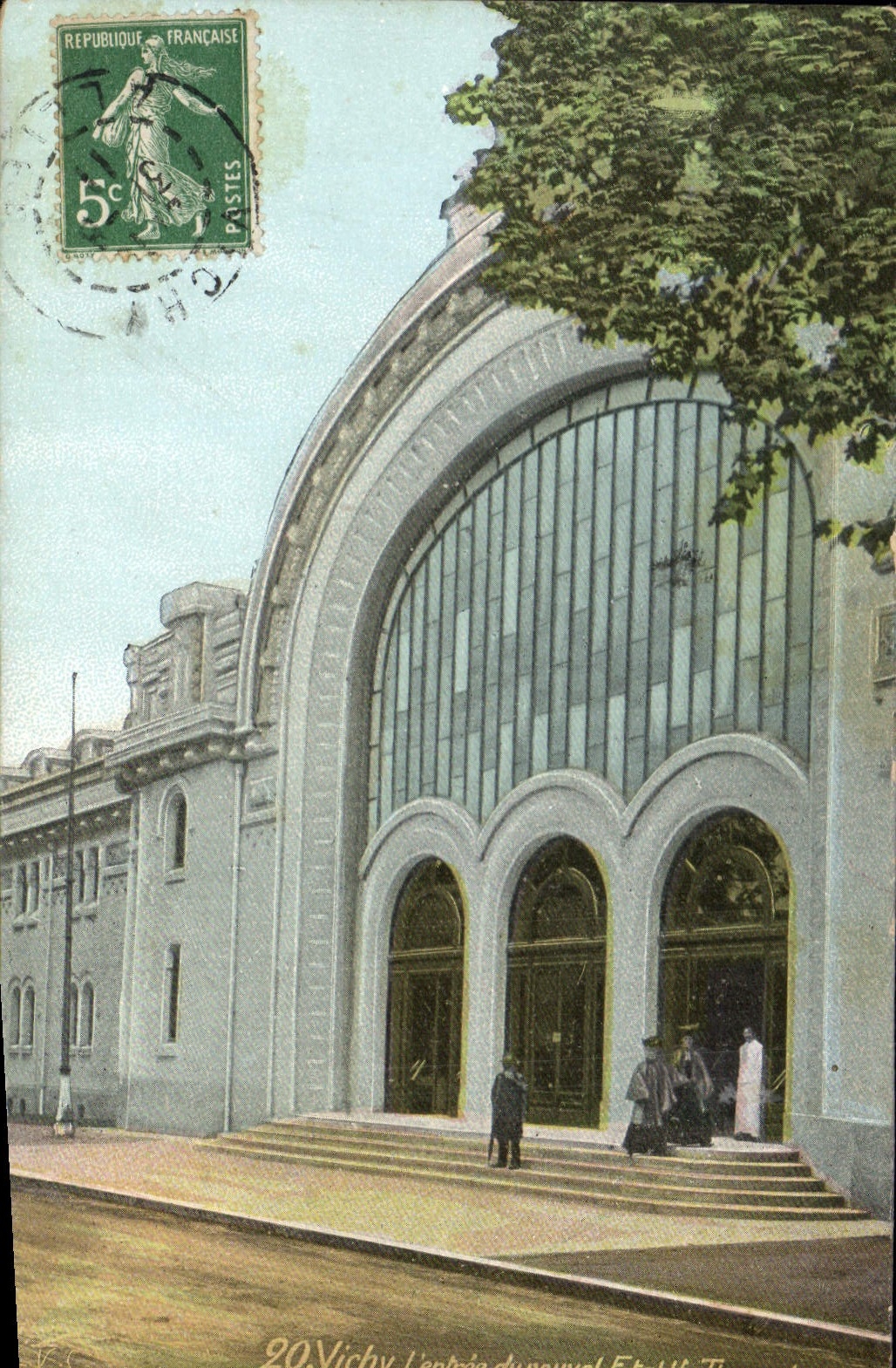 CPA Vichy L'entree du nouvel etablissement thermal