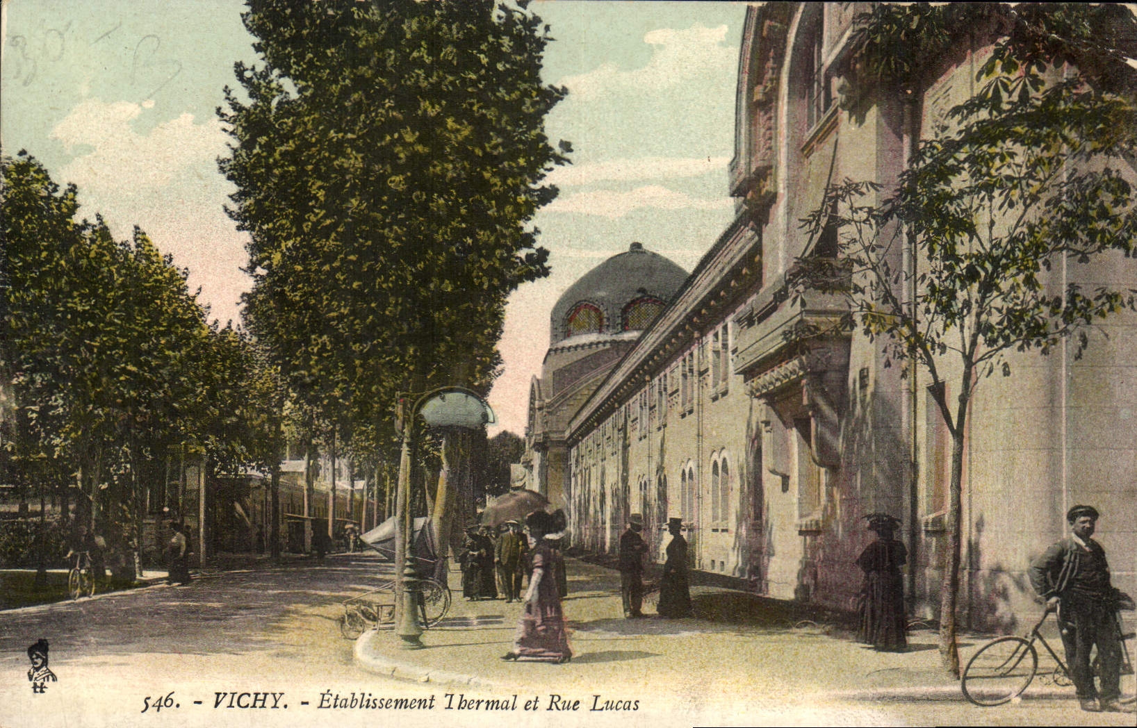 CPA Vichy Etablissement Thermal et Rue Lucas 