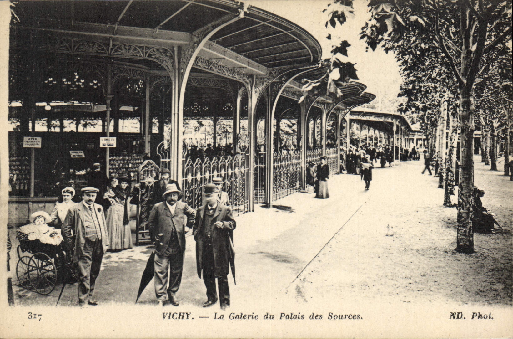 CPA Vichy La Galerie du Palais des Sources 