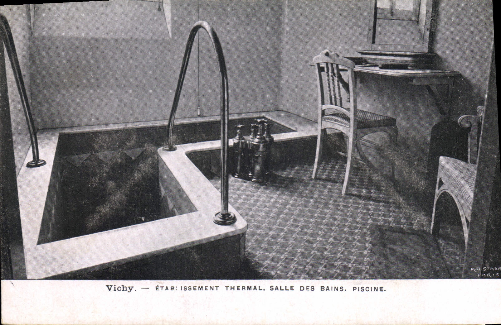 CPA Vichy Etablissement Thermal Salle des Bains Piscine 