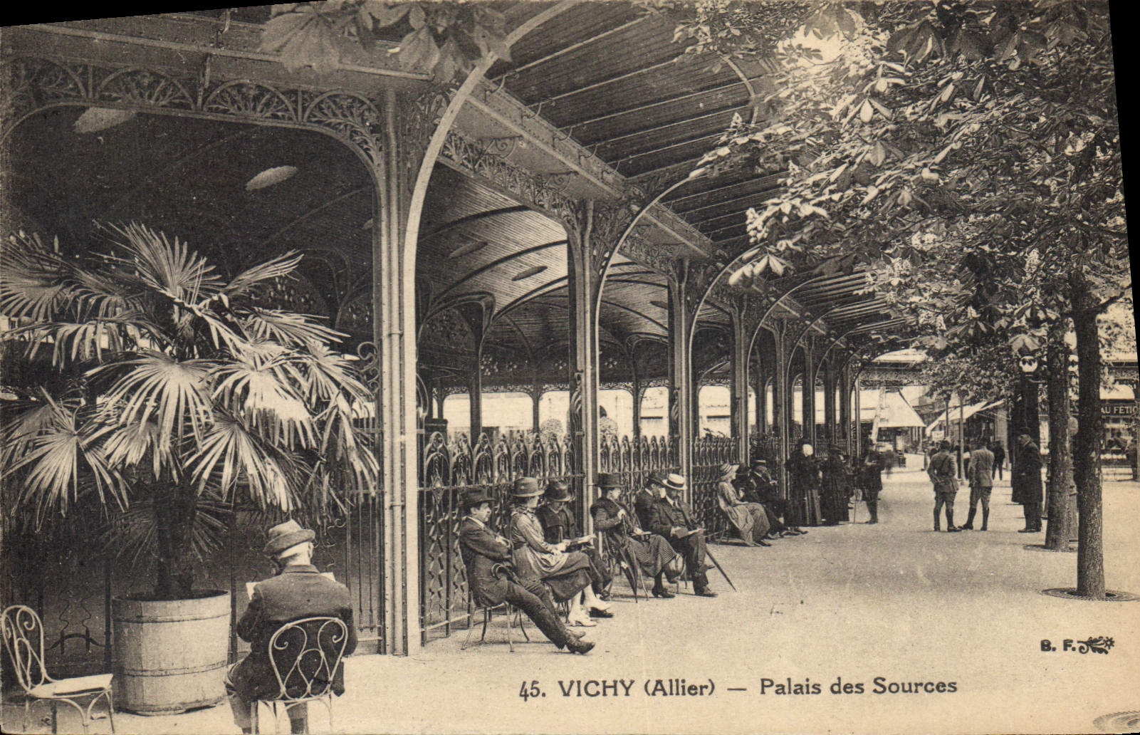 CPA Vichy Allier Palais des Sources 