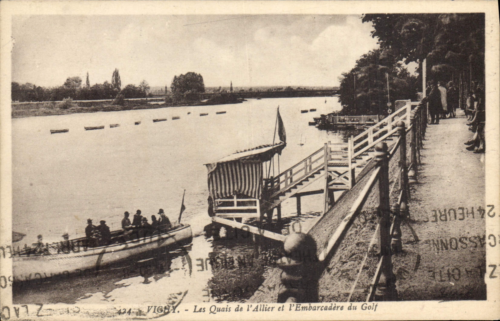 CPA Vichy Les Quais de l'Allier et l'Embarcadere du Golf 