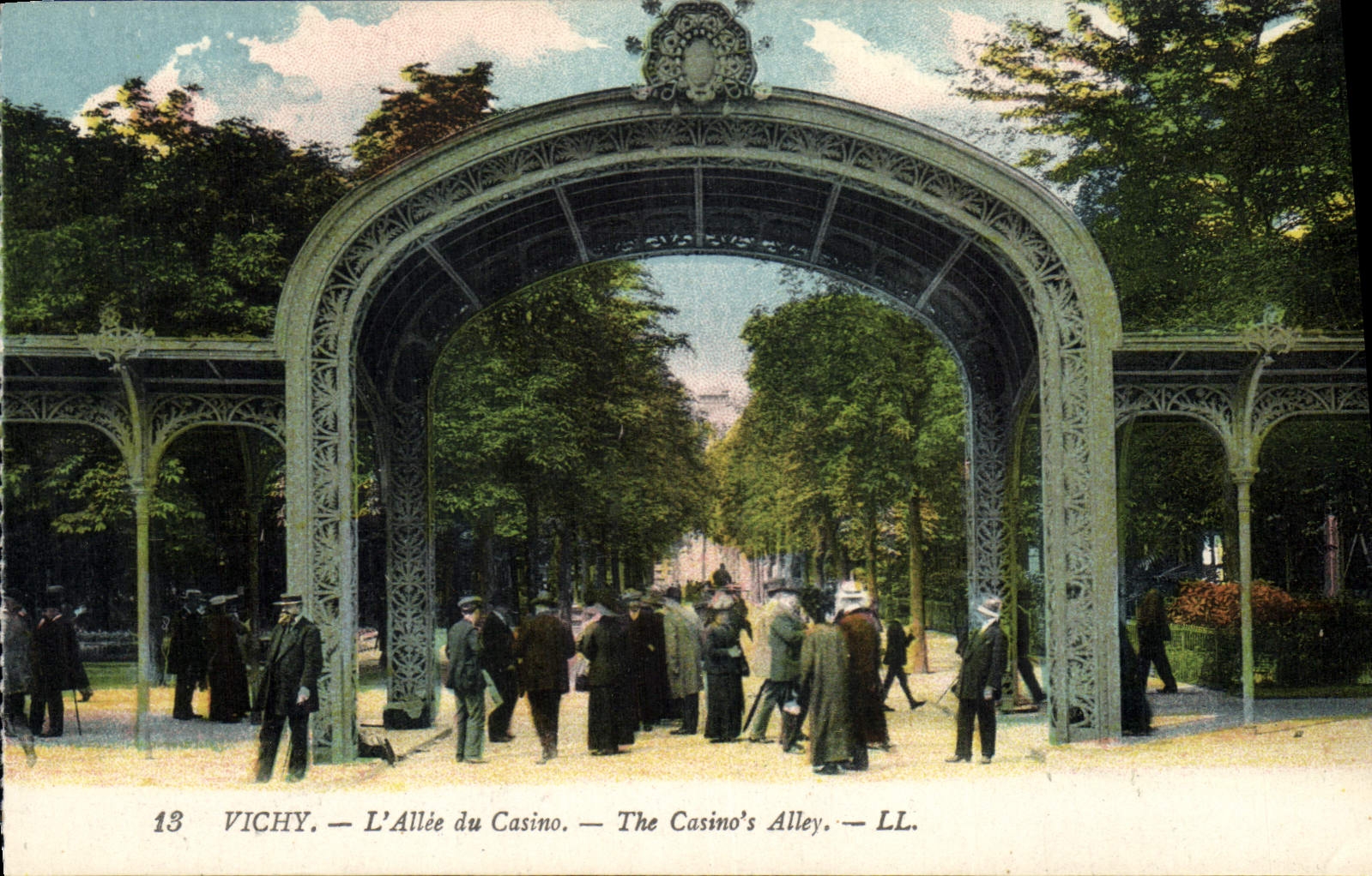 CPA Vichy L'Allee du Casino 