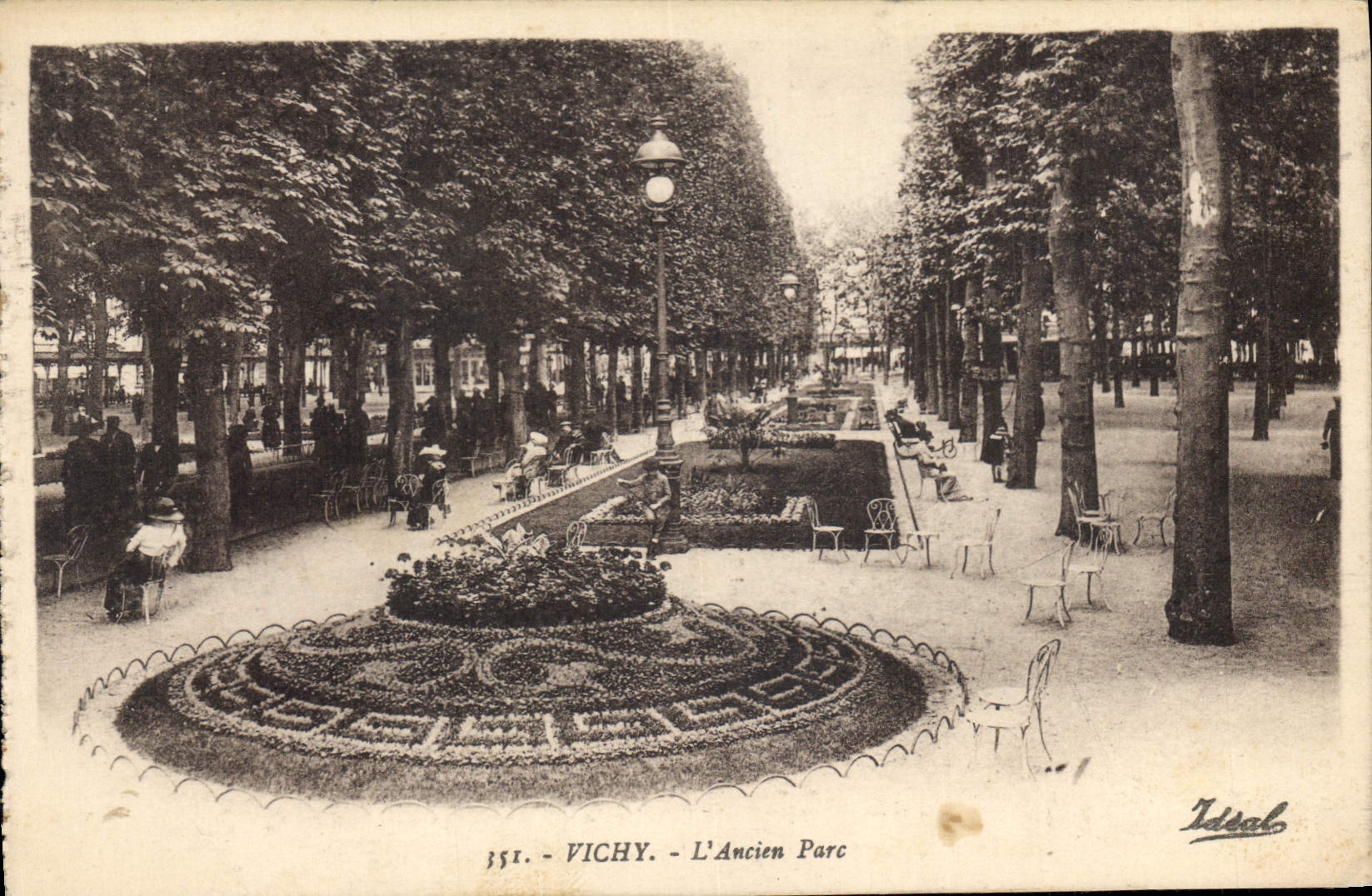 CPA Vichy L'Ancien Parc 
