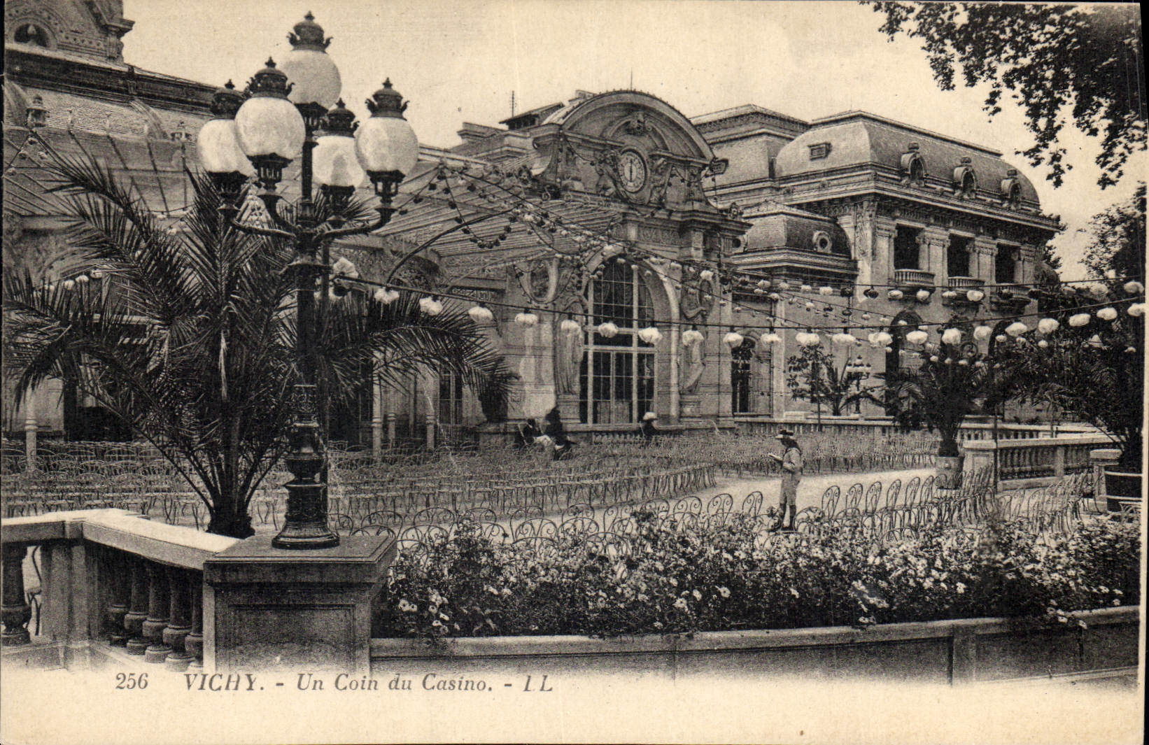 CPA Vichy Un coin du Casino 