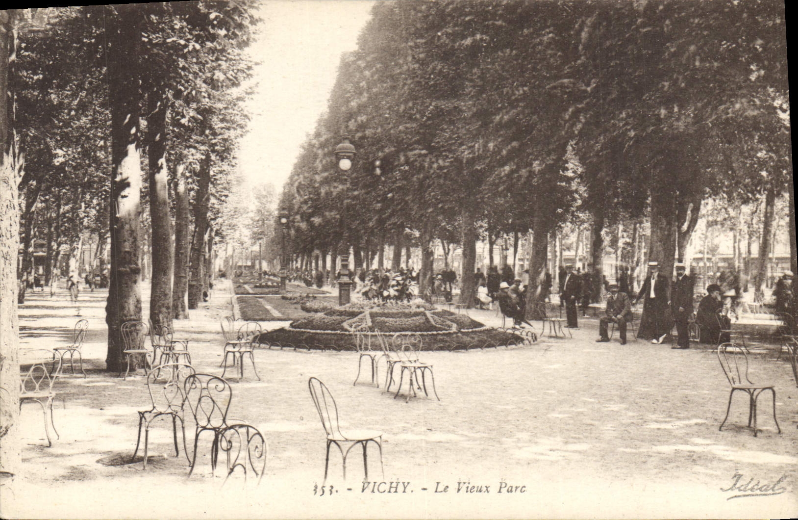 CPA Vichy Le Vieux Parc 