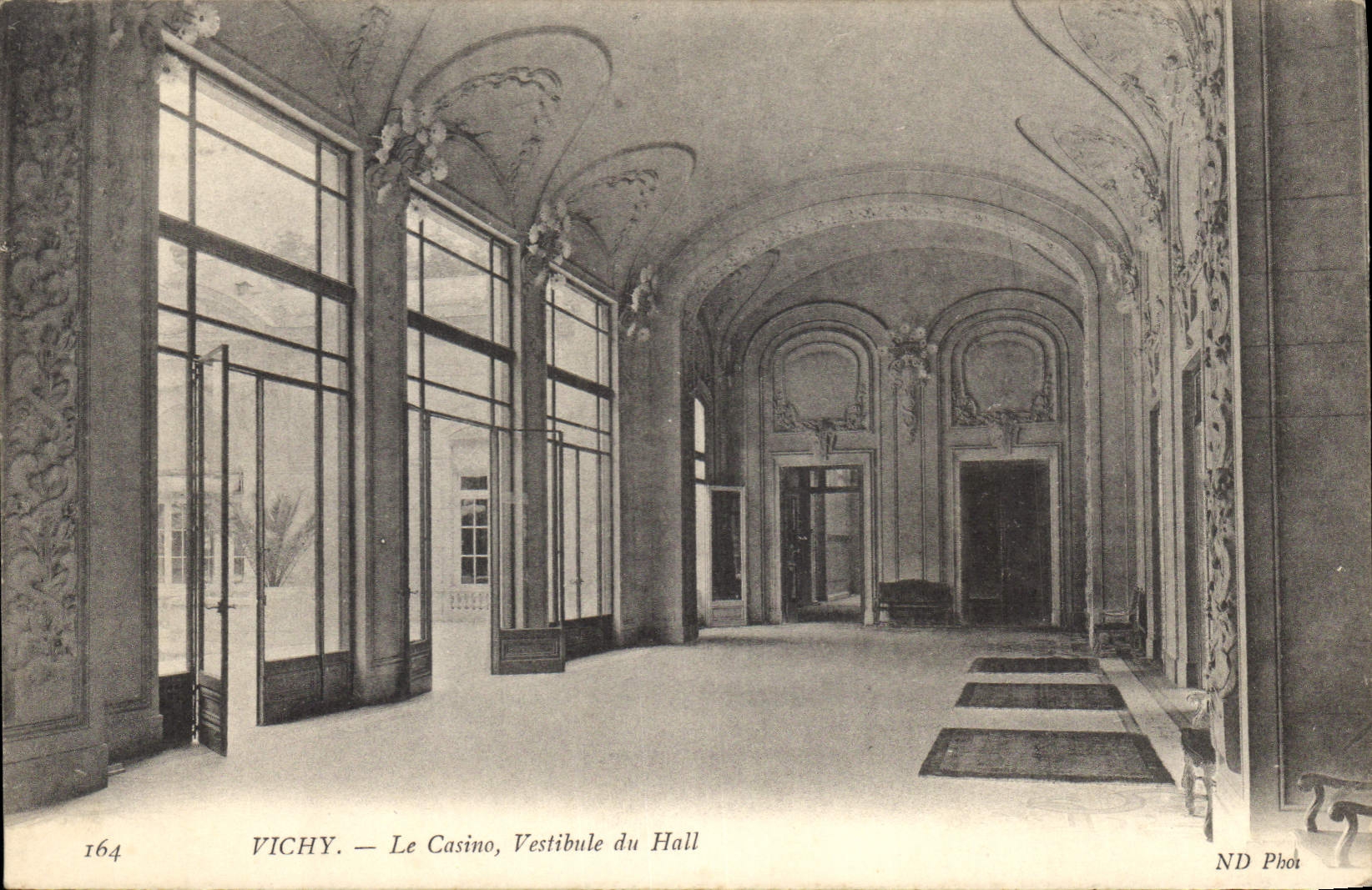 CPA Vichy Le Casino Vestibule du Hall 
