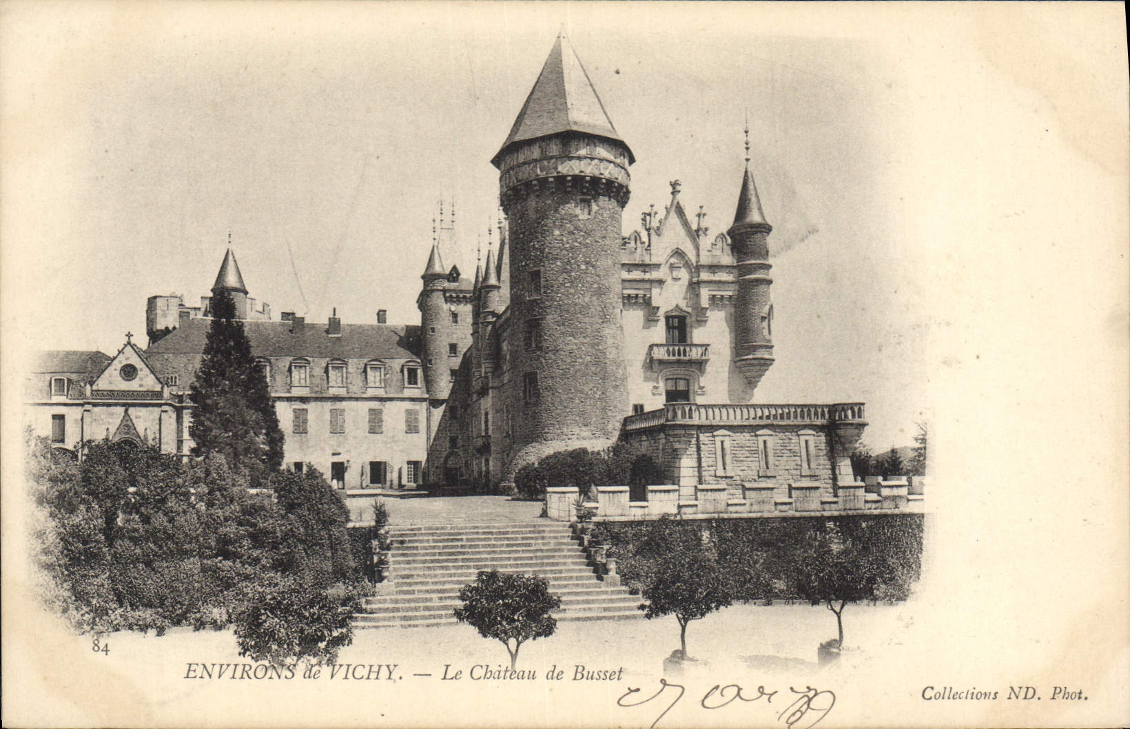 CPA Environs de Vichy Le Chateau de Busset 