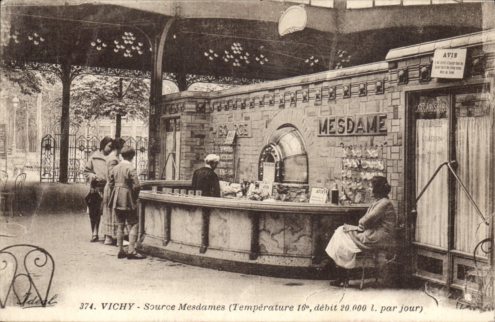 CPA Vichy Source Mesdames Temperature 16 debit 20 000 l par jour 