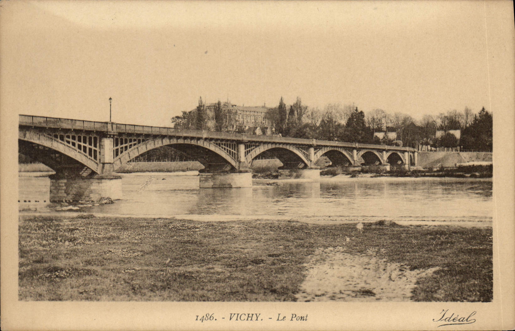 CPA Vichy Le Pont 