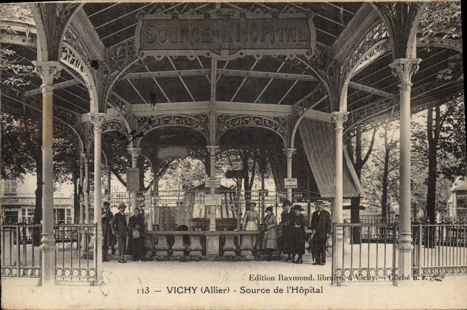 CPA Vichy Allier Source de l'Hopital 
