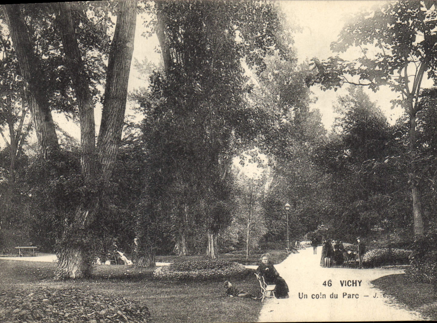 CPA Vichy Un coin du Parc 