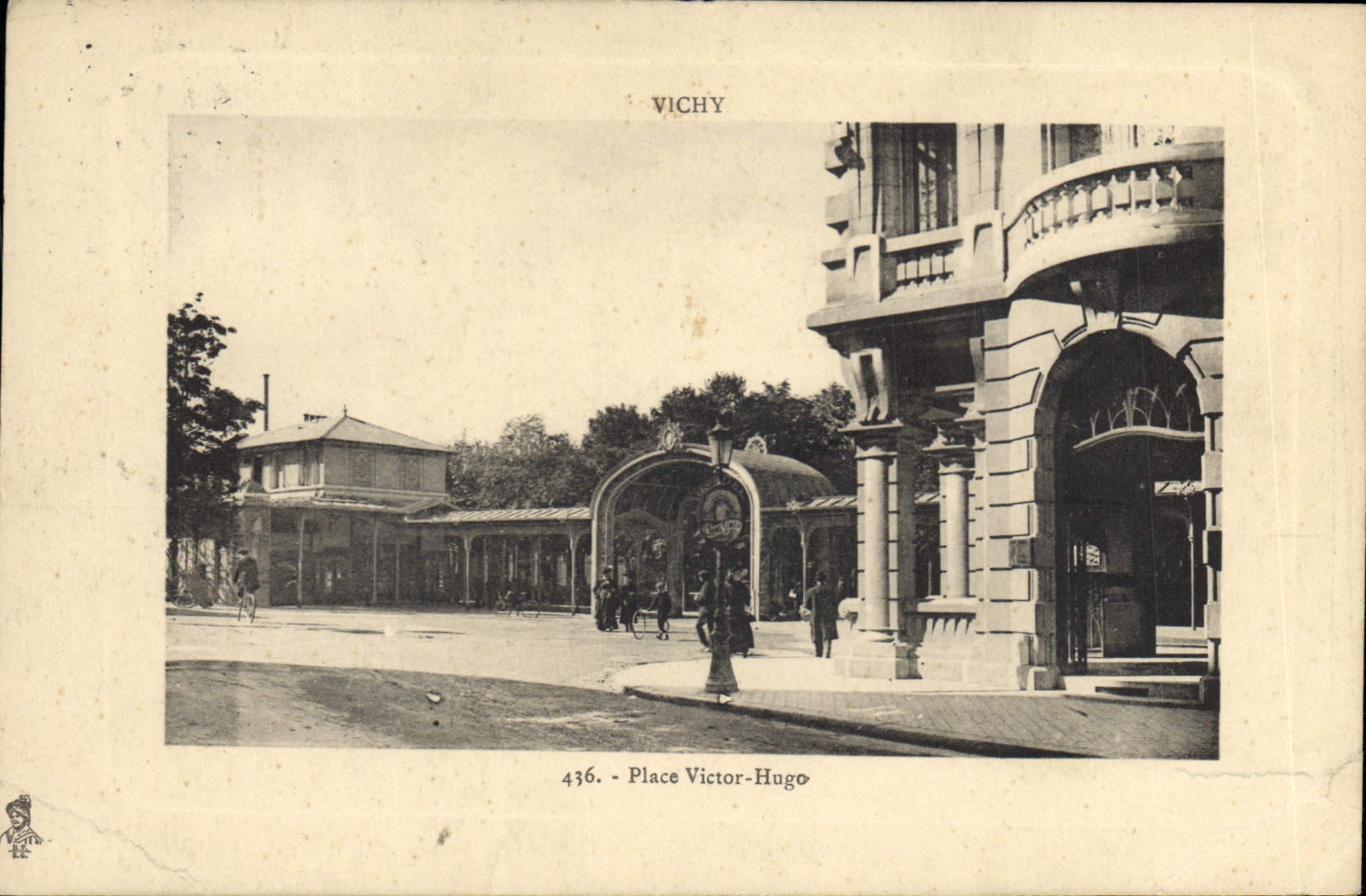 CPA Vichy Place Victor Hugo 