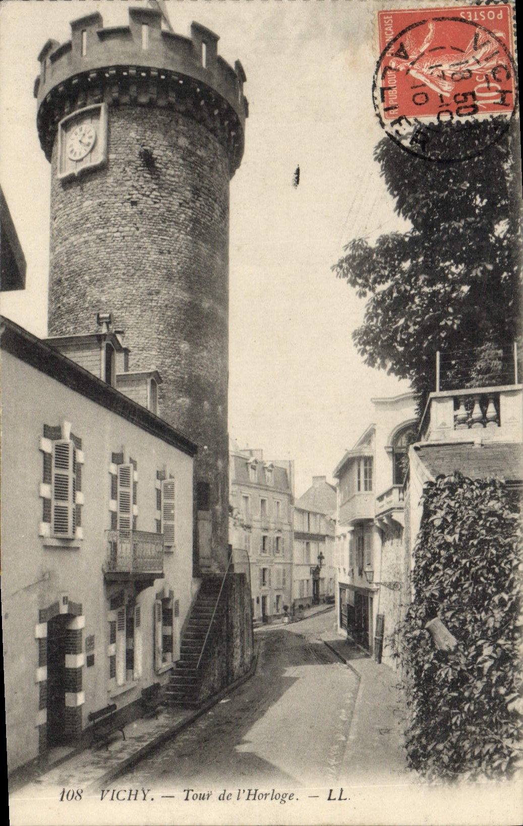 CPA Vichy Tour de l'Horloge 