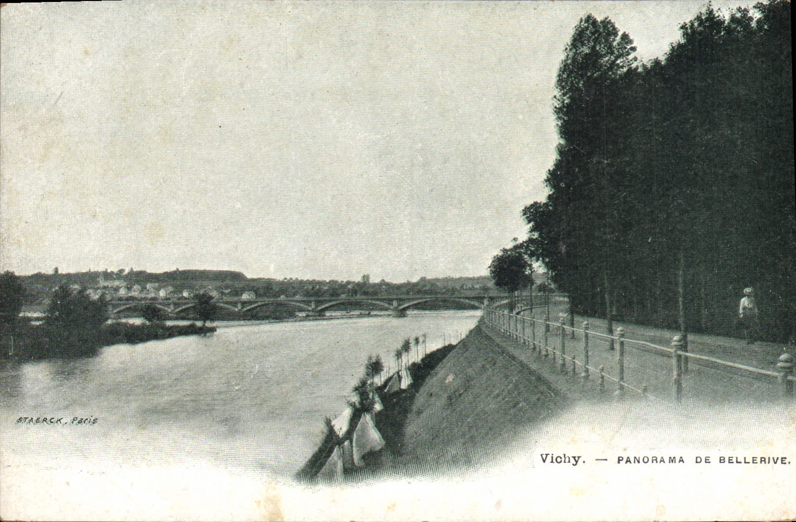 CPA Vichy Panorama de Bellerive 