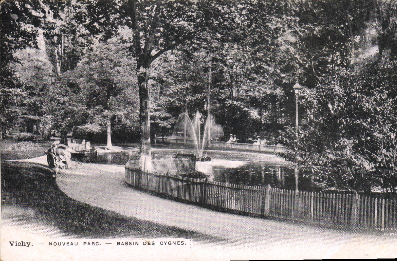 CPA Vichy Nouveau Parc Bassin des Cygnes 