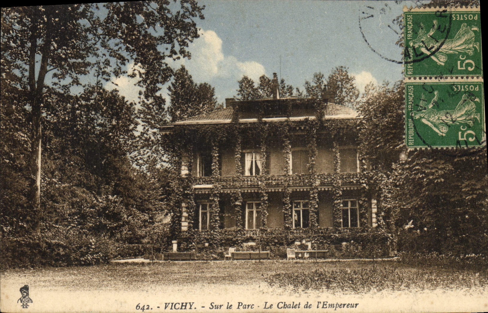 CPA Vichy Sur Le Parc Le Chalet de l'Empereur 