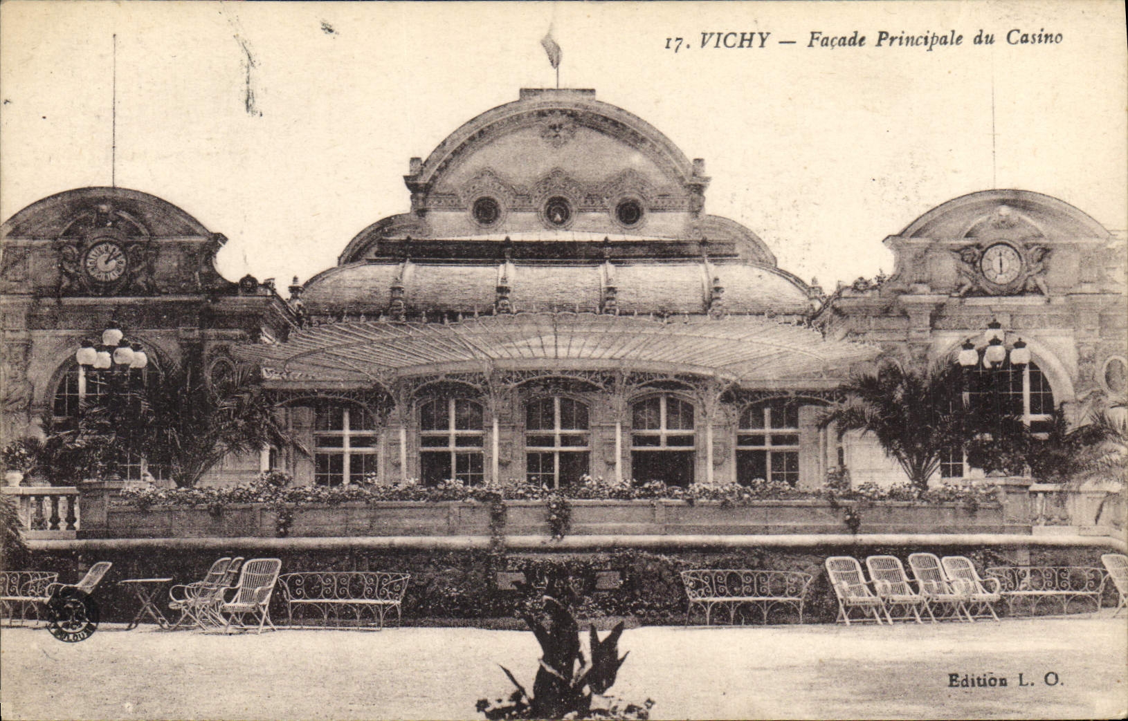CPA Vichy Facade Principale du Casino 