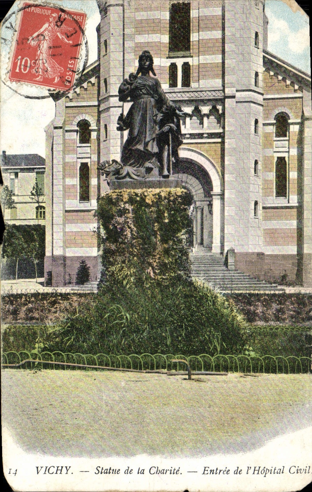 CPA Vichy Statue de la Charite Entree de l'Hopital Civil 