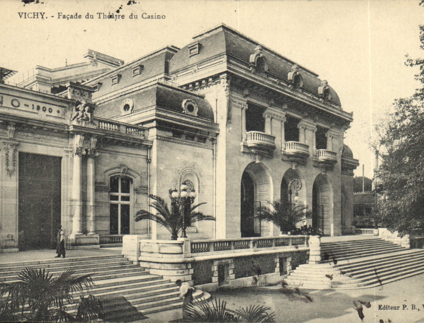 CPA Vichy Facade du Theatre du Casino 