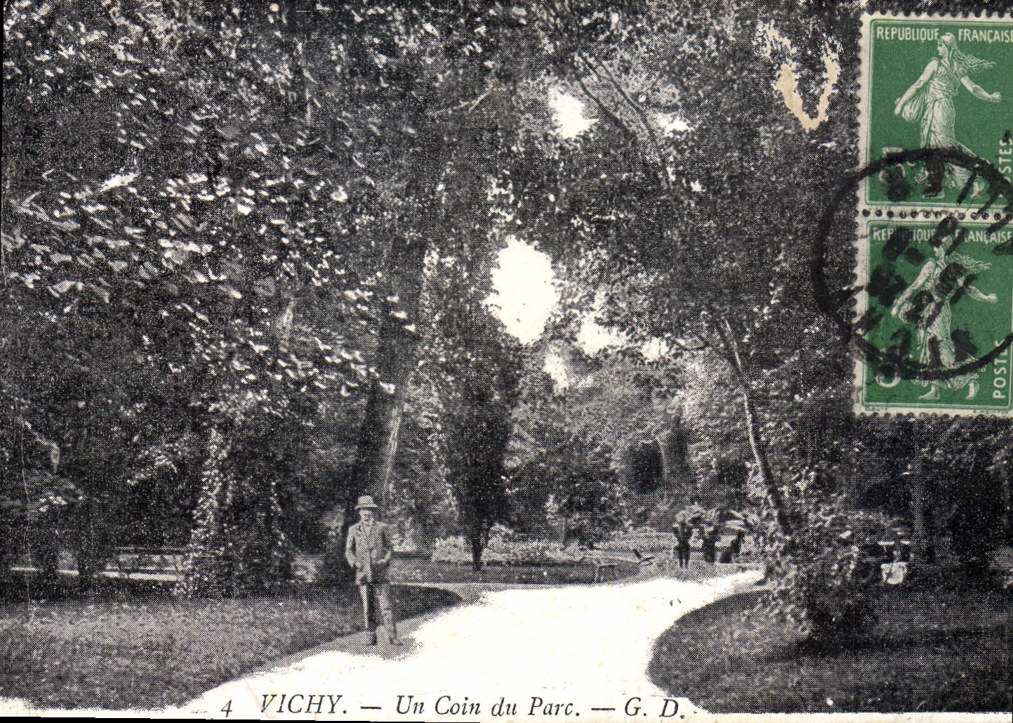 CPA Vichy Un Coin du Parc 
