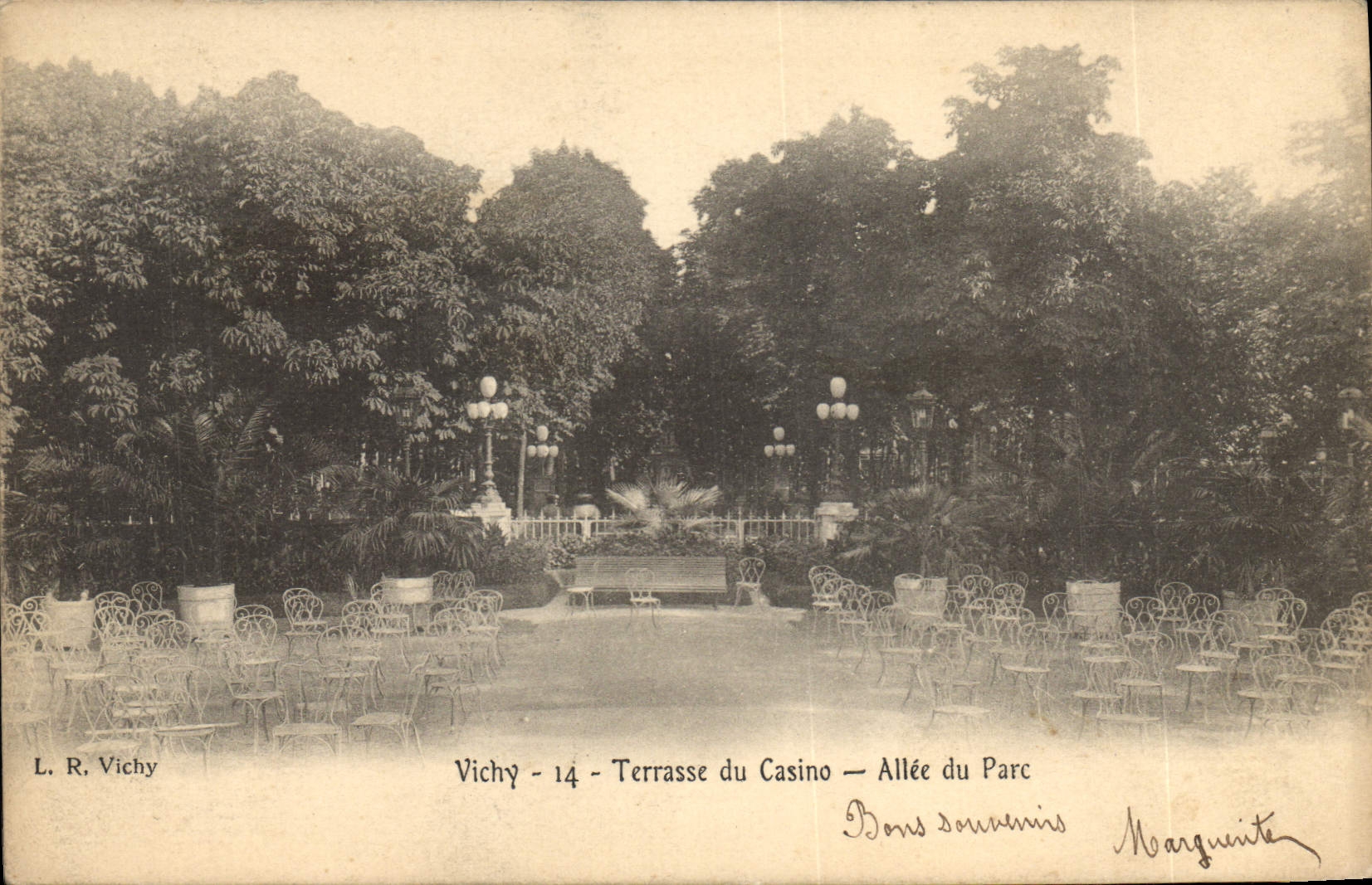 CPA Vichy Terrasse du Casino Allee du Parc 