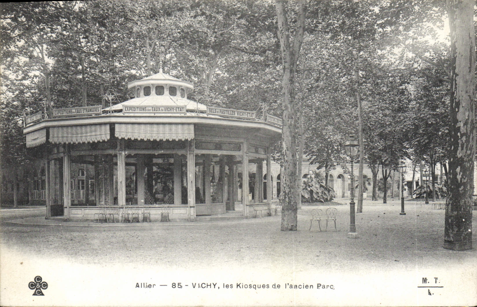 CPA Allier Vichy les Kiosques de l'ancien Parc 