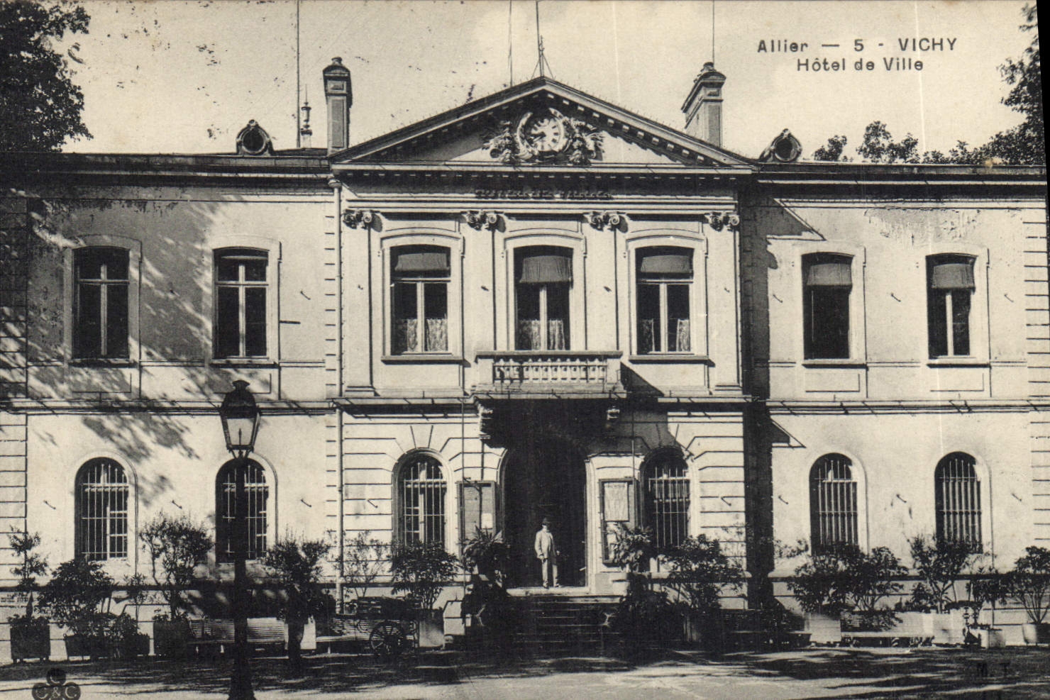 CPA Allier Vichy Hotel de Ville 