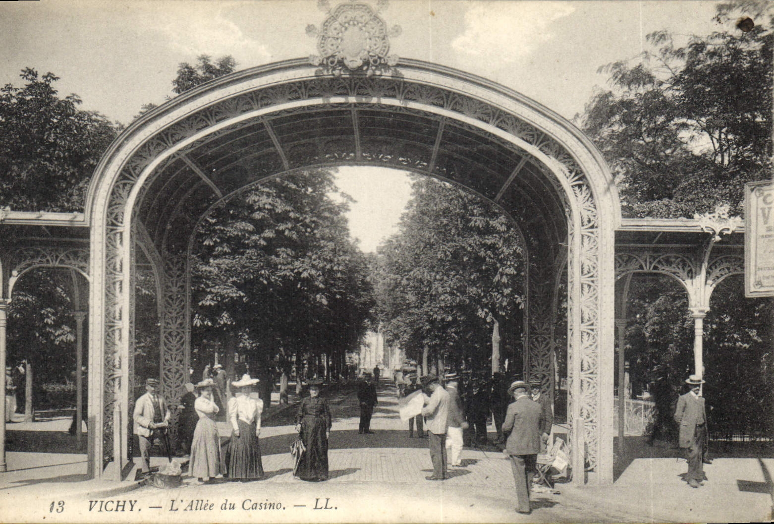 CPA Vichy L'Allee du Casino 