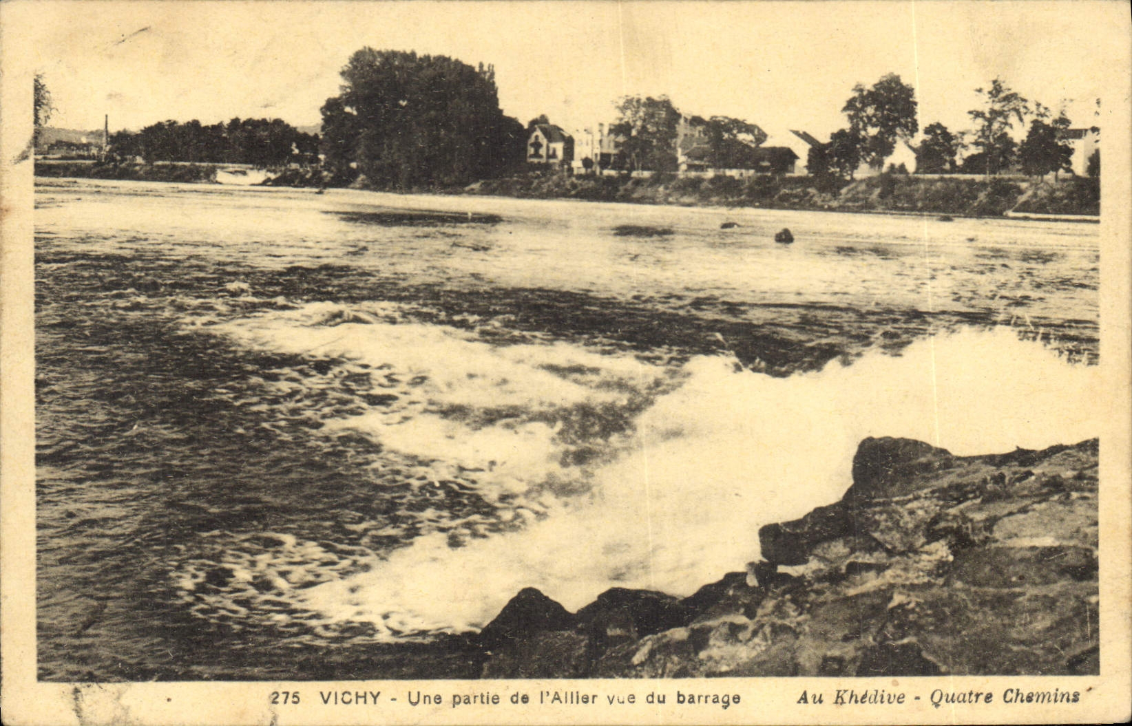 CPA Vichy Une partie de l'Allier vue du barrage 