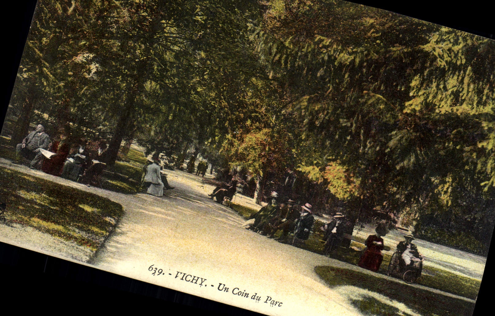 CPA Vichy Un Coin du Parc 