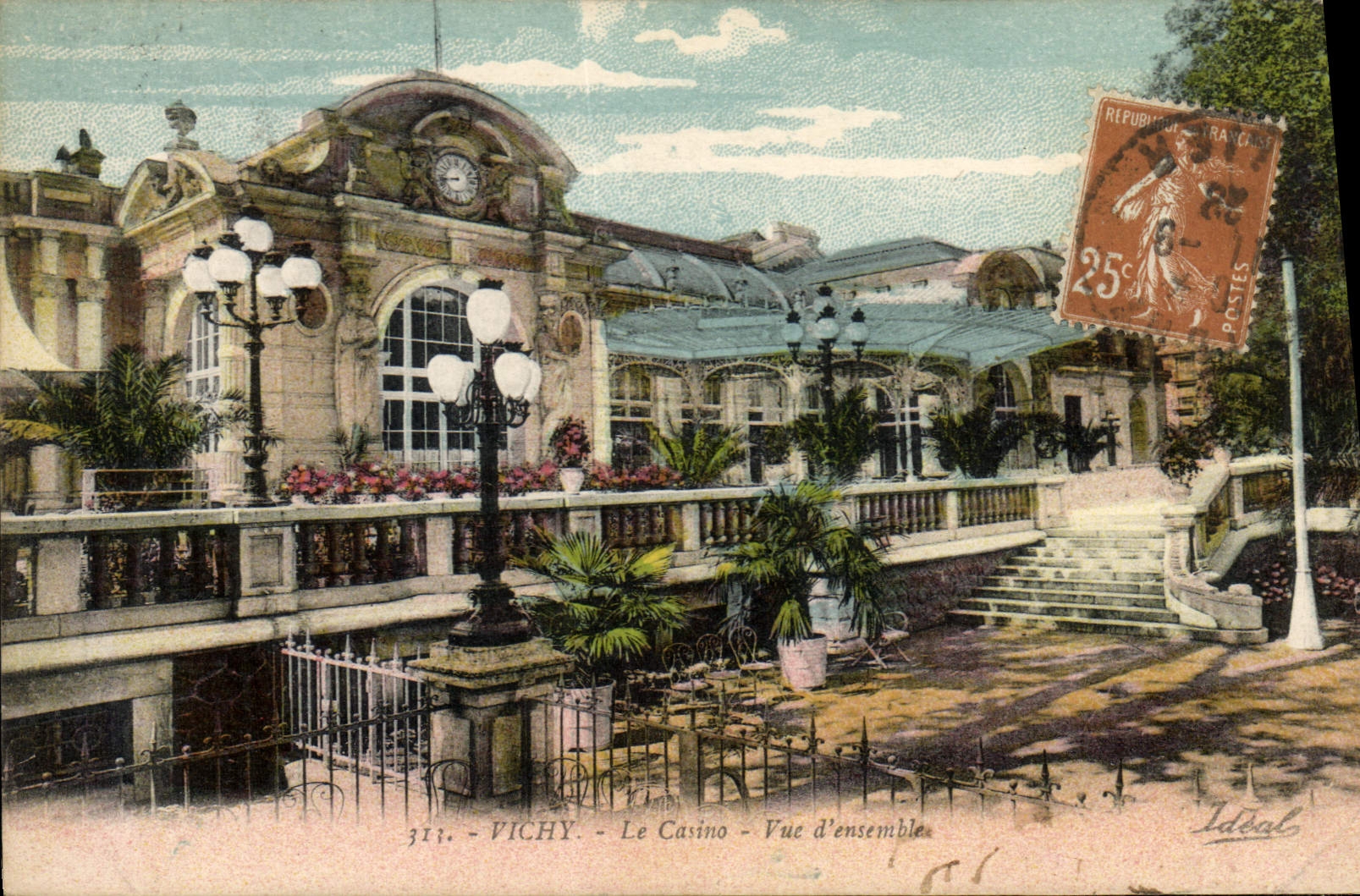 CPA Vichy Le Casino Vue d'Ensemble 